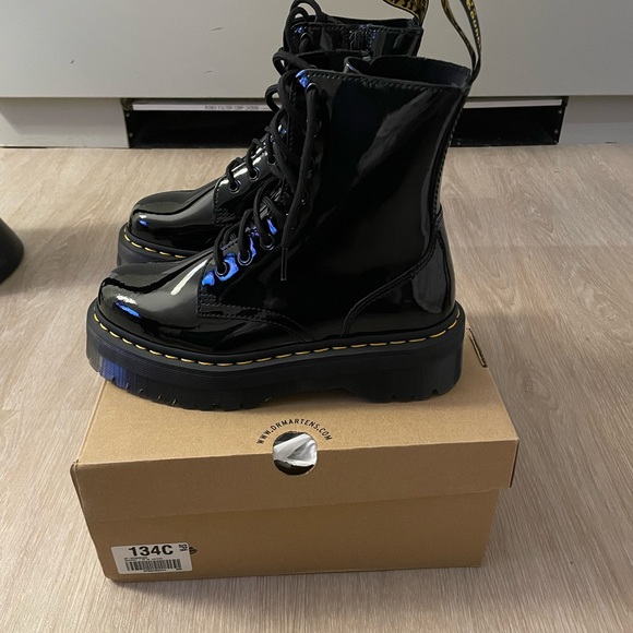 Dr. Martens Black Jadon W7 - Picture 2 of 6